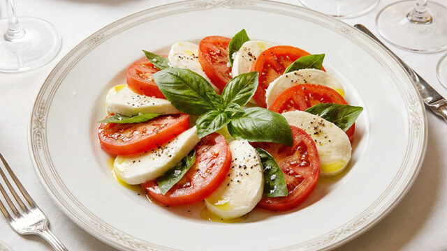 カプレーゼ (トマトとモッツァレラのサラダ)【基本編】